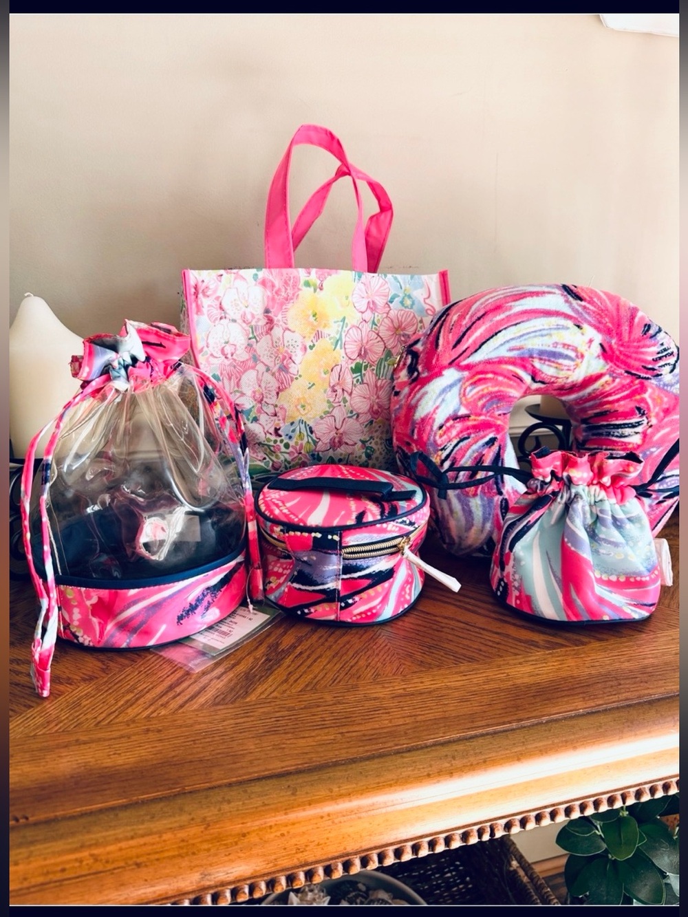 Lilly Pulitzer 5pc travel set with makeup and jewelry pouches, neck pillow , bag